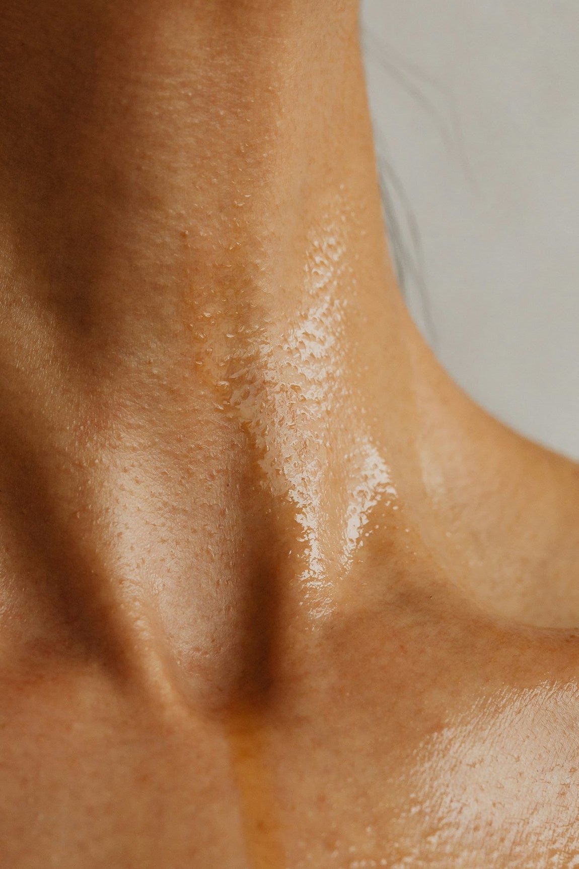 Castor Oil Benefits for Skin and Wellness: What Science Really Shows - Aumenta